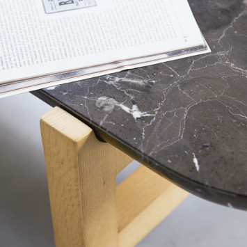 Table basse Stoneleaf en chêne massif et marbre 130x45 cm