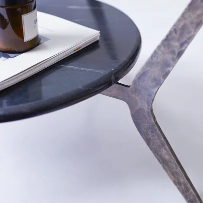 Ambre - Table basse en marbre et métal