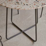 Elio - Table ronde en terrazzo premium et métal brown 4 pers.