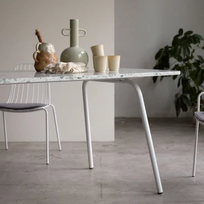Elio - Table rectangulaire en terrazzo premium et métal green 4-6 pers.
