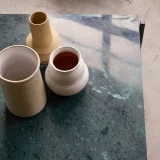 Edit - Table basse en acacia massif et marbre