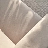 Finn - Canapé d'angle droit en tissu écru 270 x 180 cm, 4 places